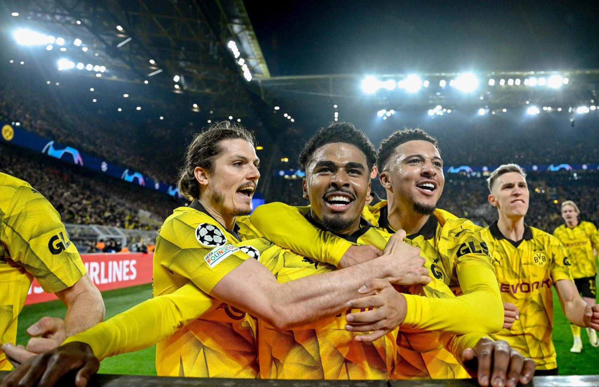 欧预赛狂欢时刻，球场上的激情碰撞，战绩斐然