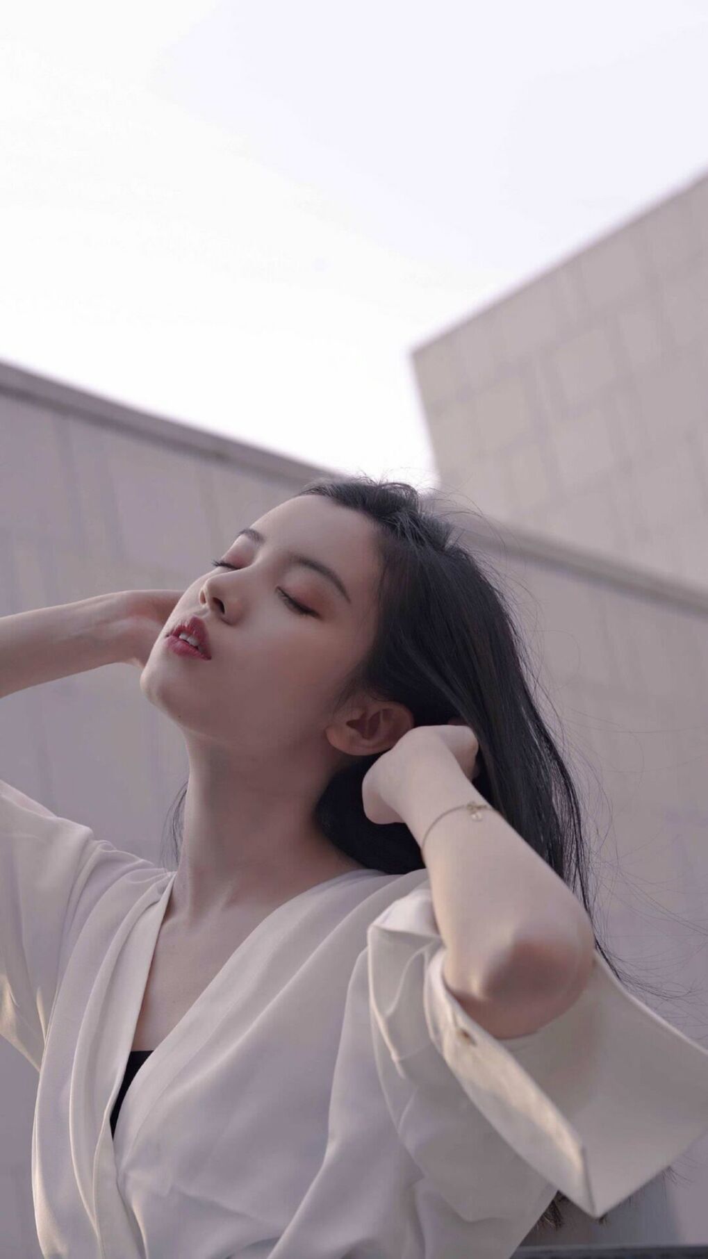 亚洲新王炸裂欧洲！伊朗新星萨卡超纲表演，皇马社会惨成背景板