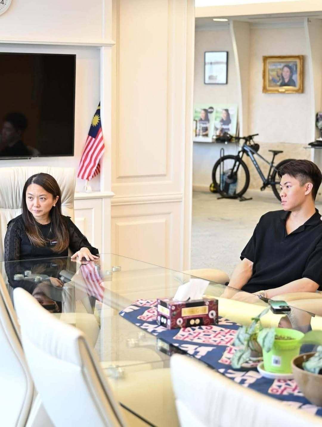 包含法国队横扫马来西亚队，李梓嘉点燃赛场的词条