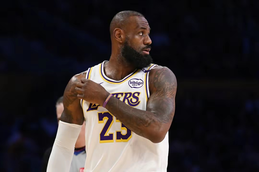 凯尔特人轻取新疆队，詹姆斯刷新纪录