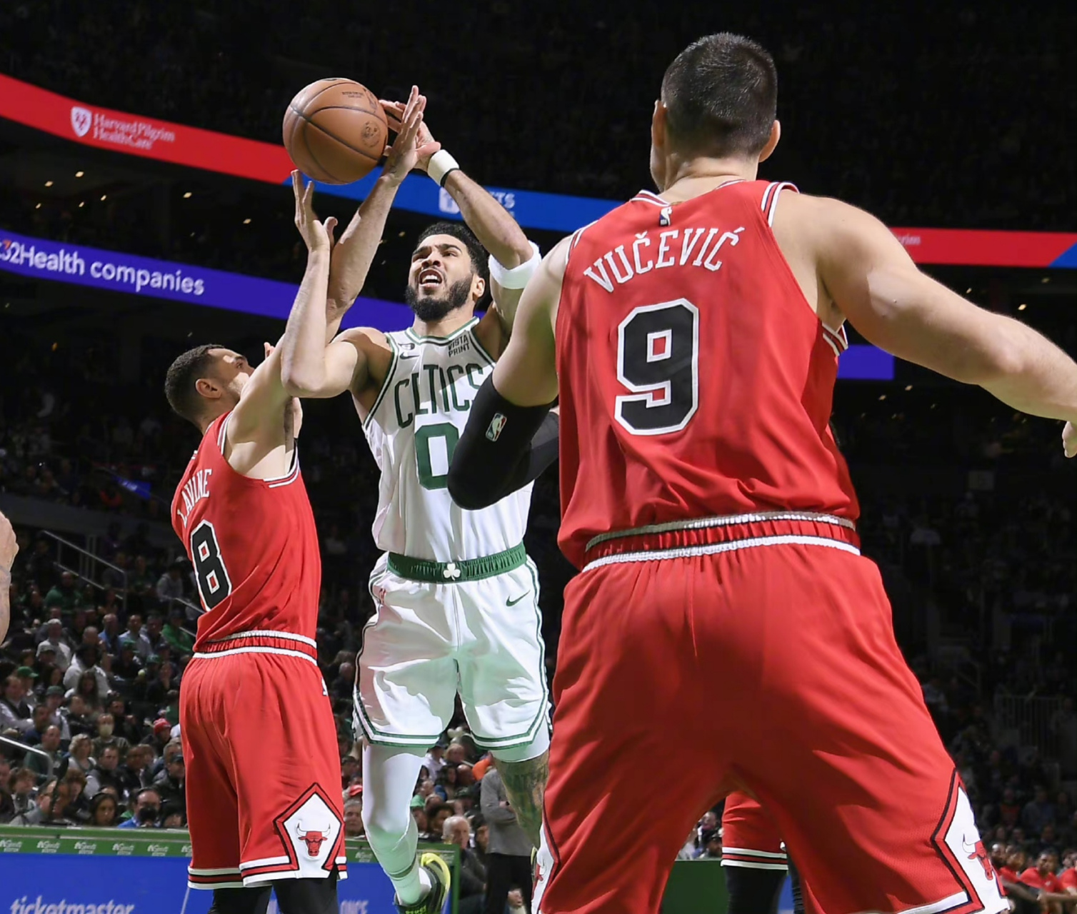 凯尔特人险胜福建队,德罗赞关键制胜 凯尔特人险胜福建队,德罗赞关键制胜