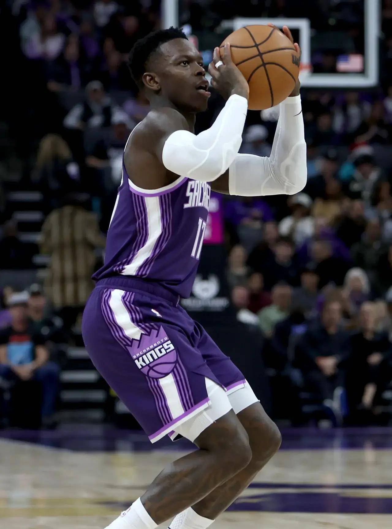 凯尔特人险胜福建队,德罗赞关键制胜 凯尔特人险胜福建队,德罗赞关键制胜